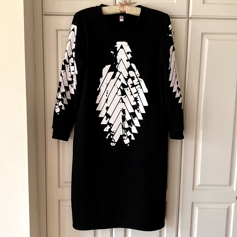 Black pullover Sweatshirt dress two pockets fleece lining women’s s